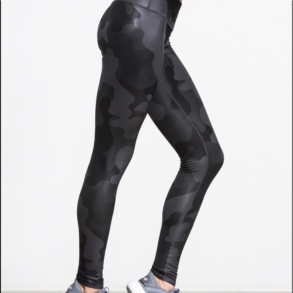 Alo Yoga Airbrush Camo Leggings